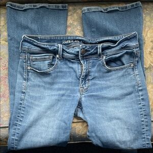 American Eagle Outfitters Women's Light Blue kick boot jeans.